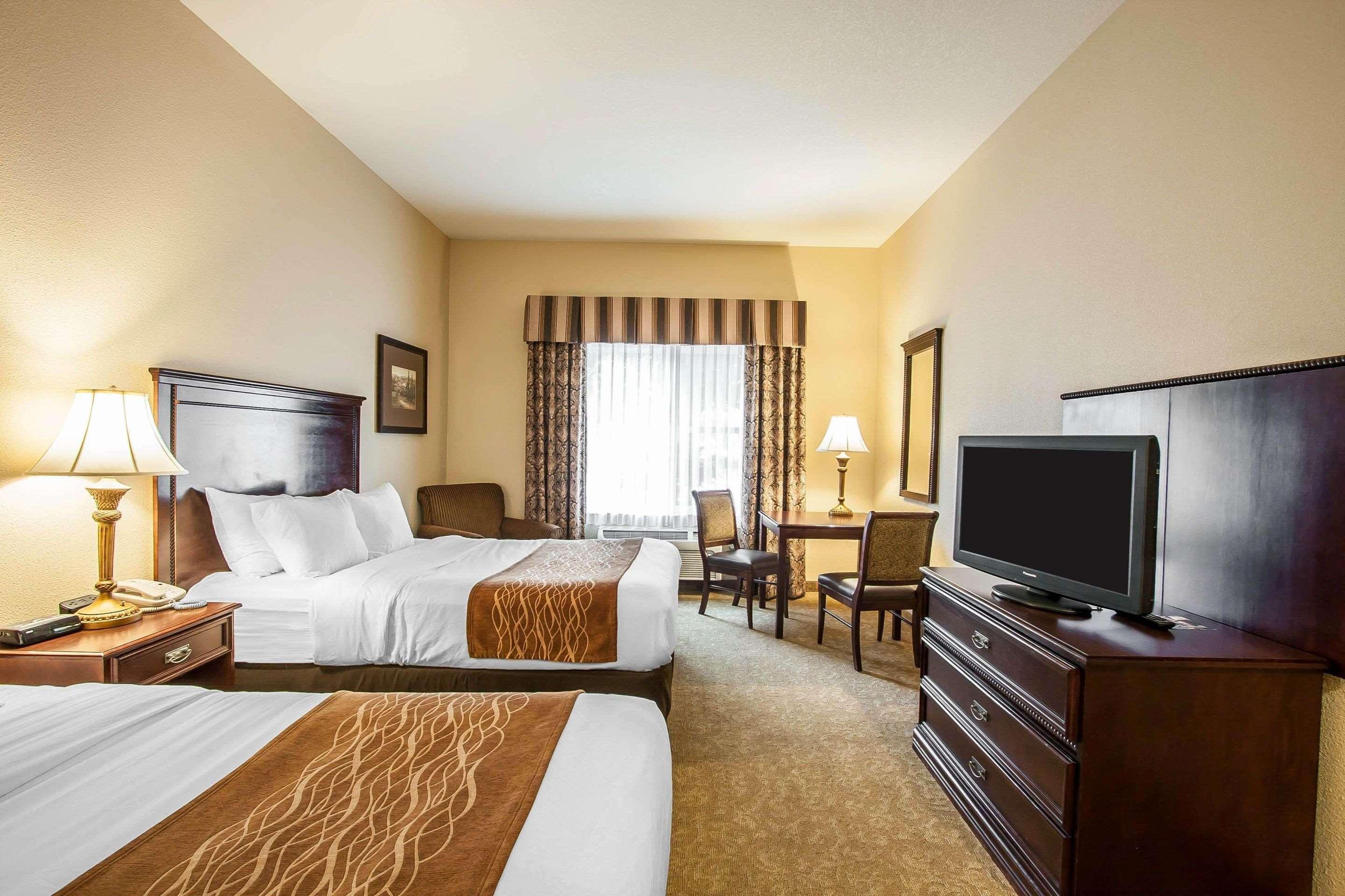 Comfort Inn & Suites Mcminnville Wine Country Bagian luar foto