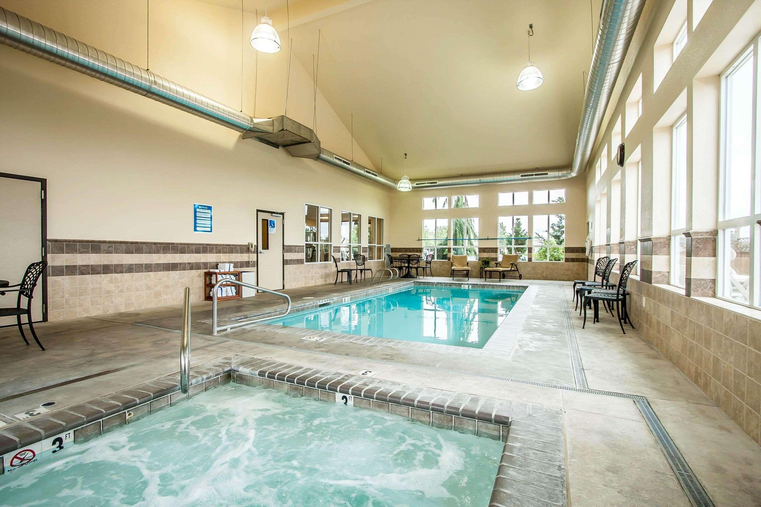 Comfort Inn & Suites Mcminnville Wine Country Bagian luar foto