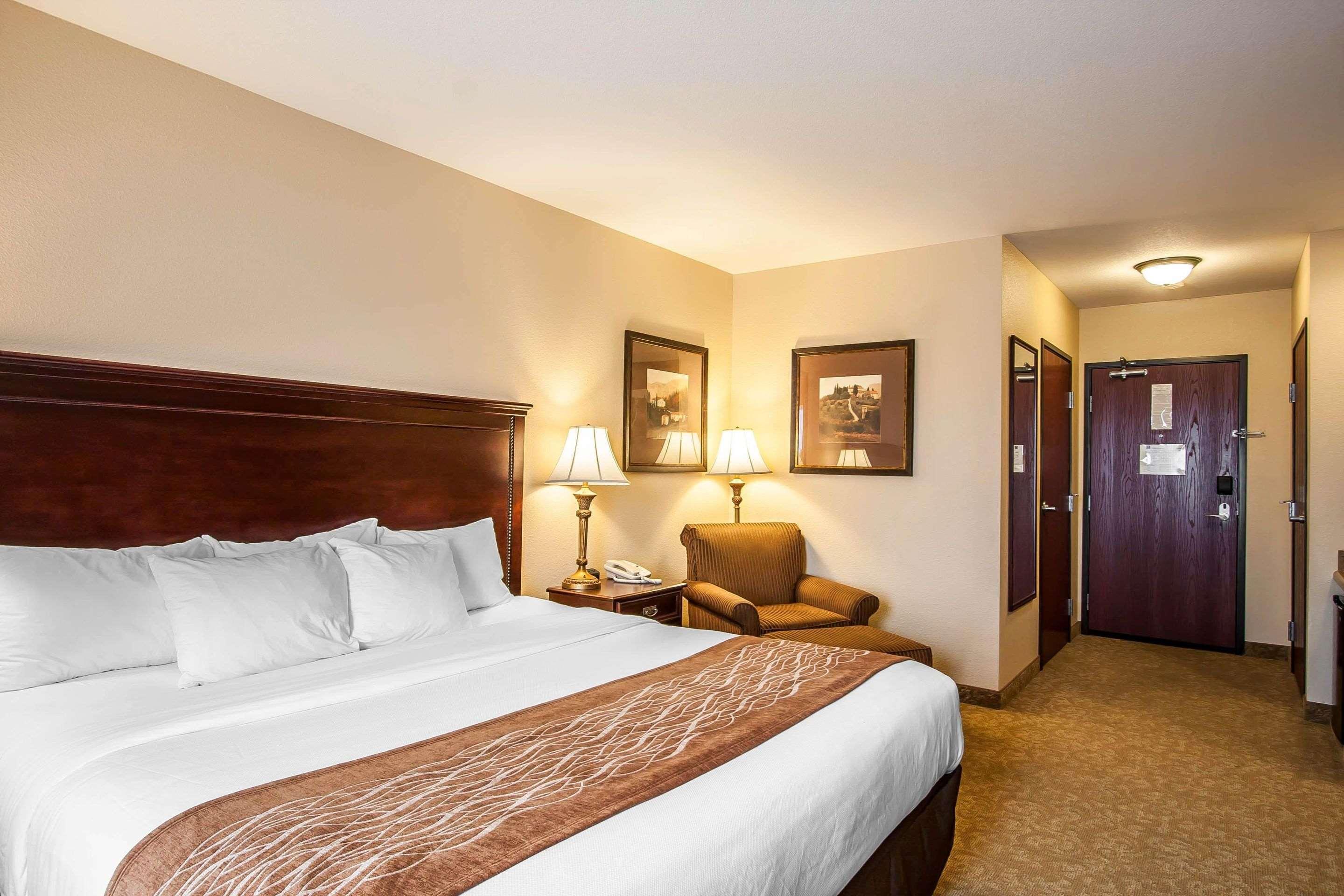 Comfort Inn & Suites Mcminnville Wine Country Bagian luar foto
