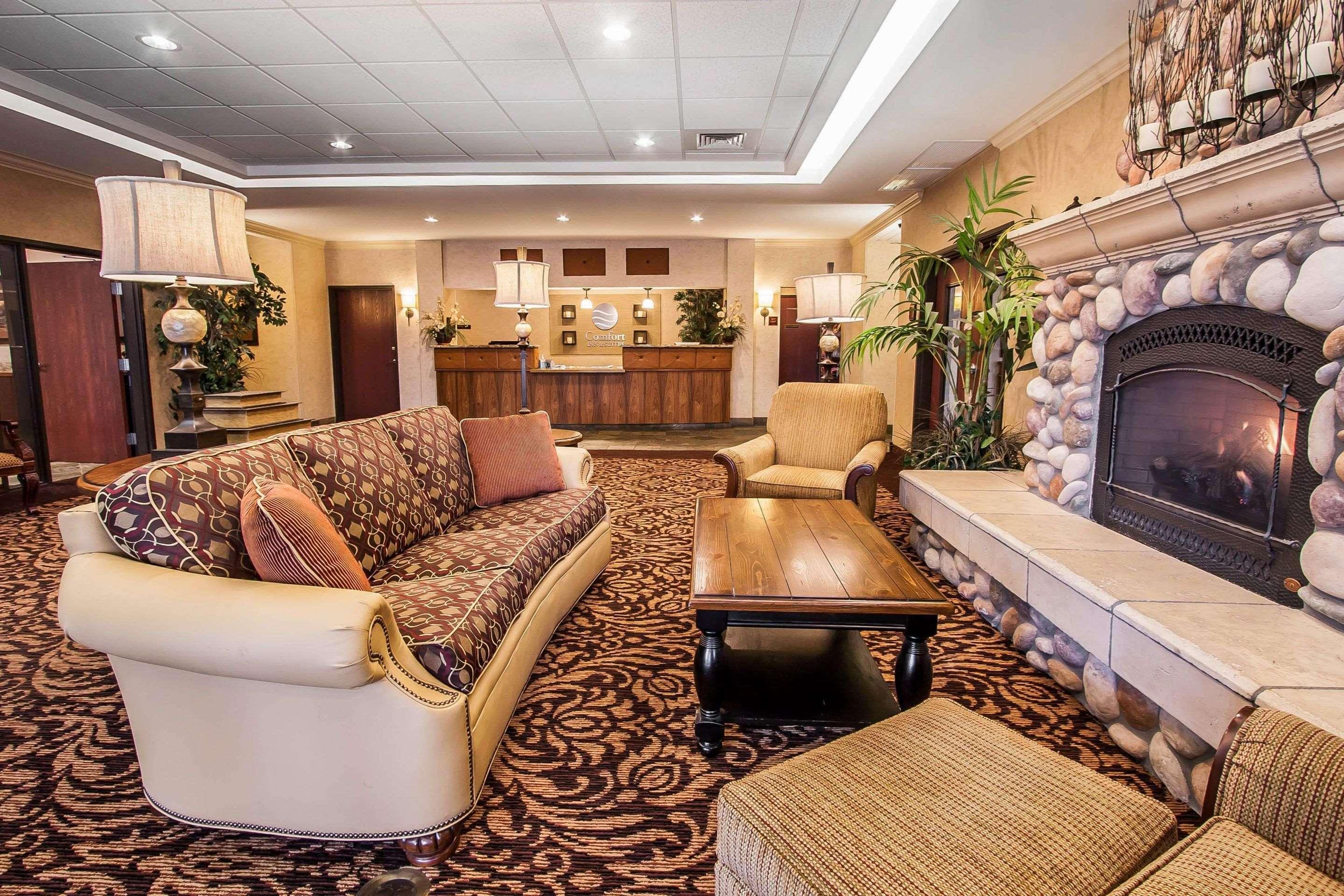 Comfort Inn & Suites Mcminnville Wine Country Bagian luar foto