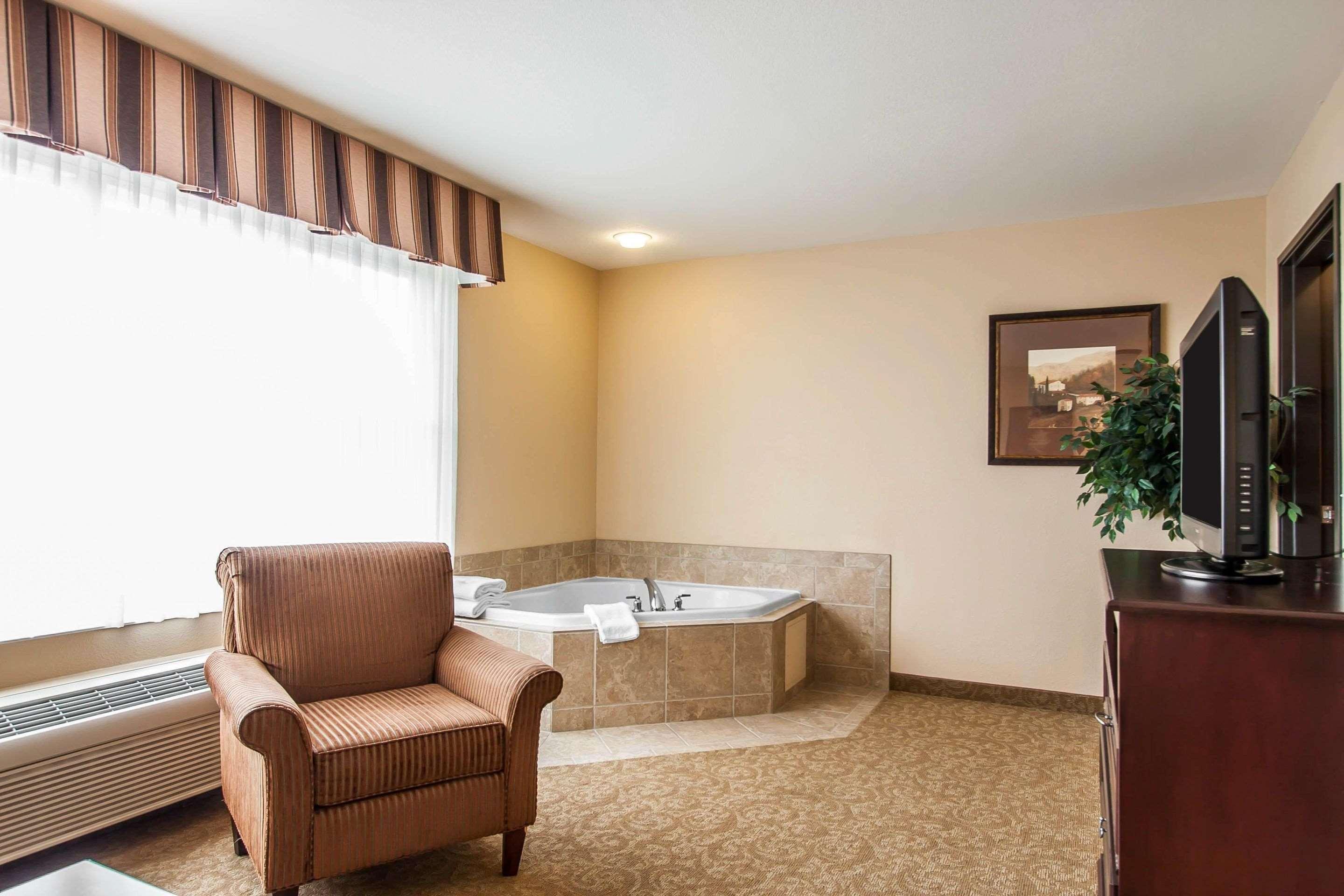 Comfort Inn & Suites Mcminnville Wine Country Bagian luar foto